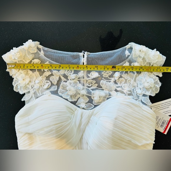 NWT cap sleeve chiffon a-line with floral applique SIZE 6, color: soft w… - Picture 6 of 13